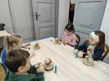 04b37aa1-9906-437d-b0b3-6189702cf3ed