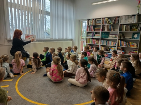 Przedszkolaki w bibliotece