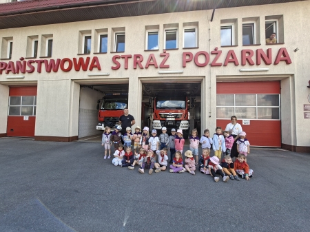 Biedronki i Sówki z wizytą w straży pożarnej 